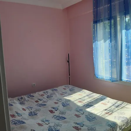 Uerkmez Muestakil Bahceli Vila
